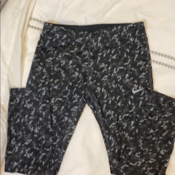 Nike Pants - Nike Dryfit Capri